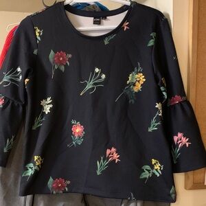 Simons Black Floral Top. Medium
